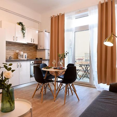 בוקרשט Cozy 1Br Escape - Apartment With Charming Balcony Near Universitate מראה חיצוני תמונה