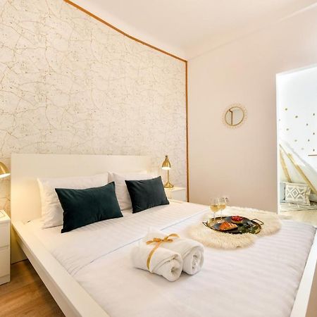 בוקרשט Cozy 1Br Escape - Apartment With Charming Balcony Near Universitate מראה חיצוני תמונה