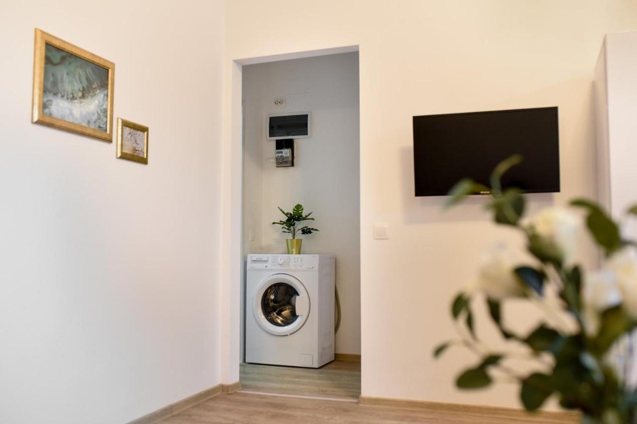 בוקרשט Cozy 1Br Escape - Apartment With Charming Balcony Near Universitate מראה חיצוני תמונה