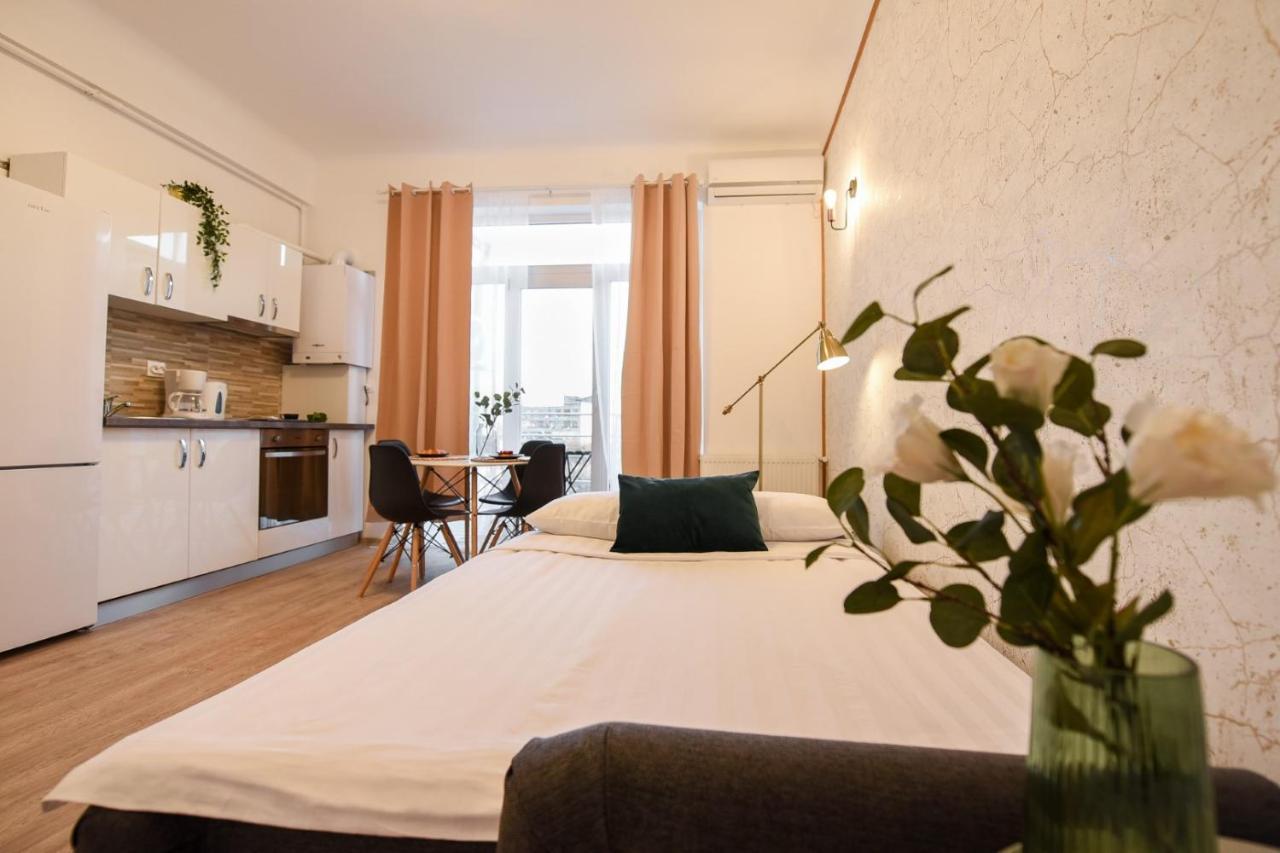 בוקרשט Cozy 1Br Escape - Apartment With Charming Balcony Near Universitate מראה חיצוני תמונה