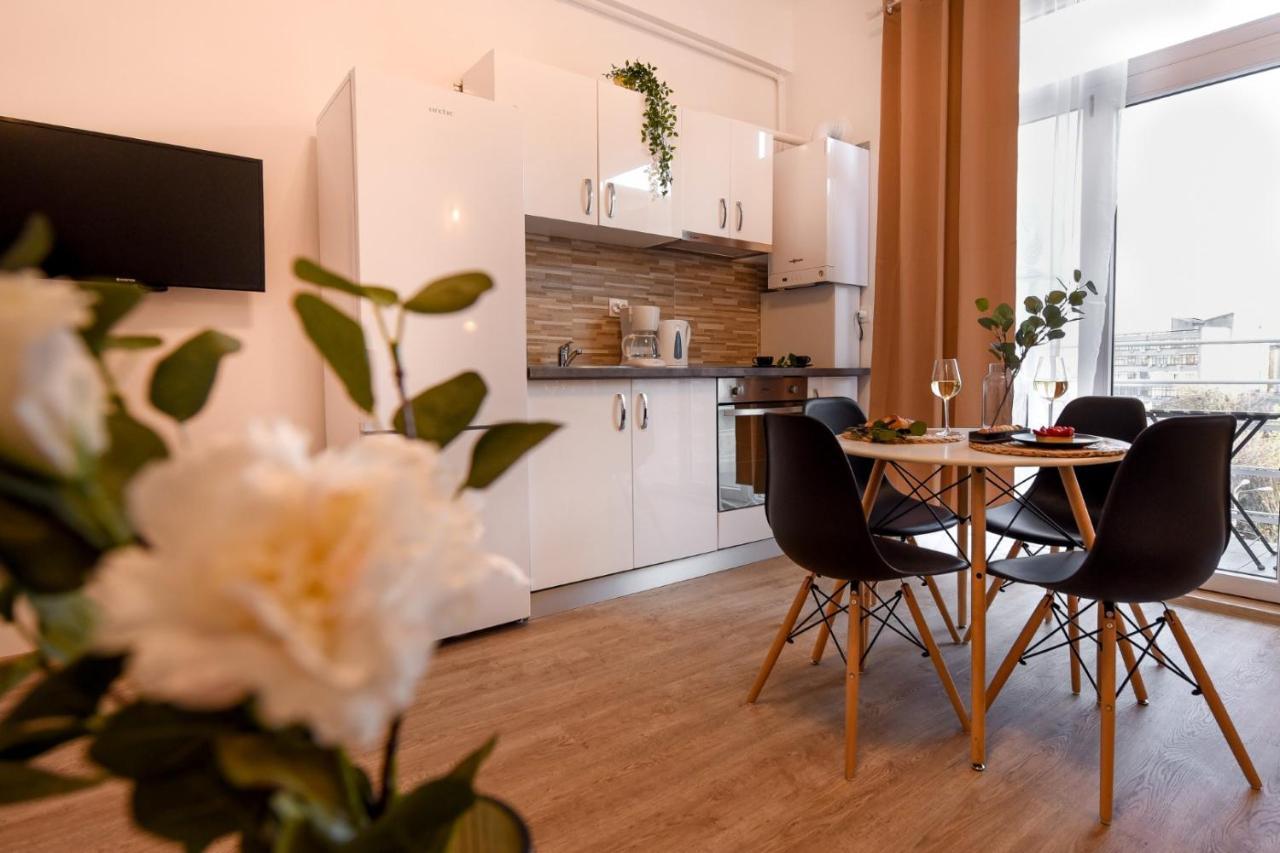 בוקרשט Cozy 1Br Escape - Apartment With Charming Balcony Near Universitate מראה חיצוני תמונה
