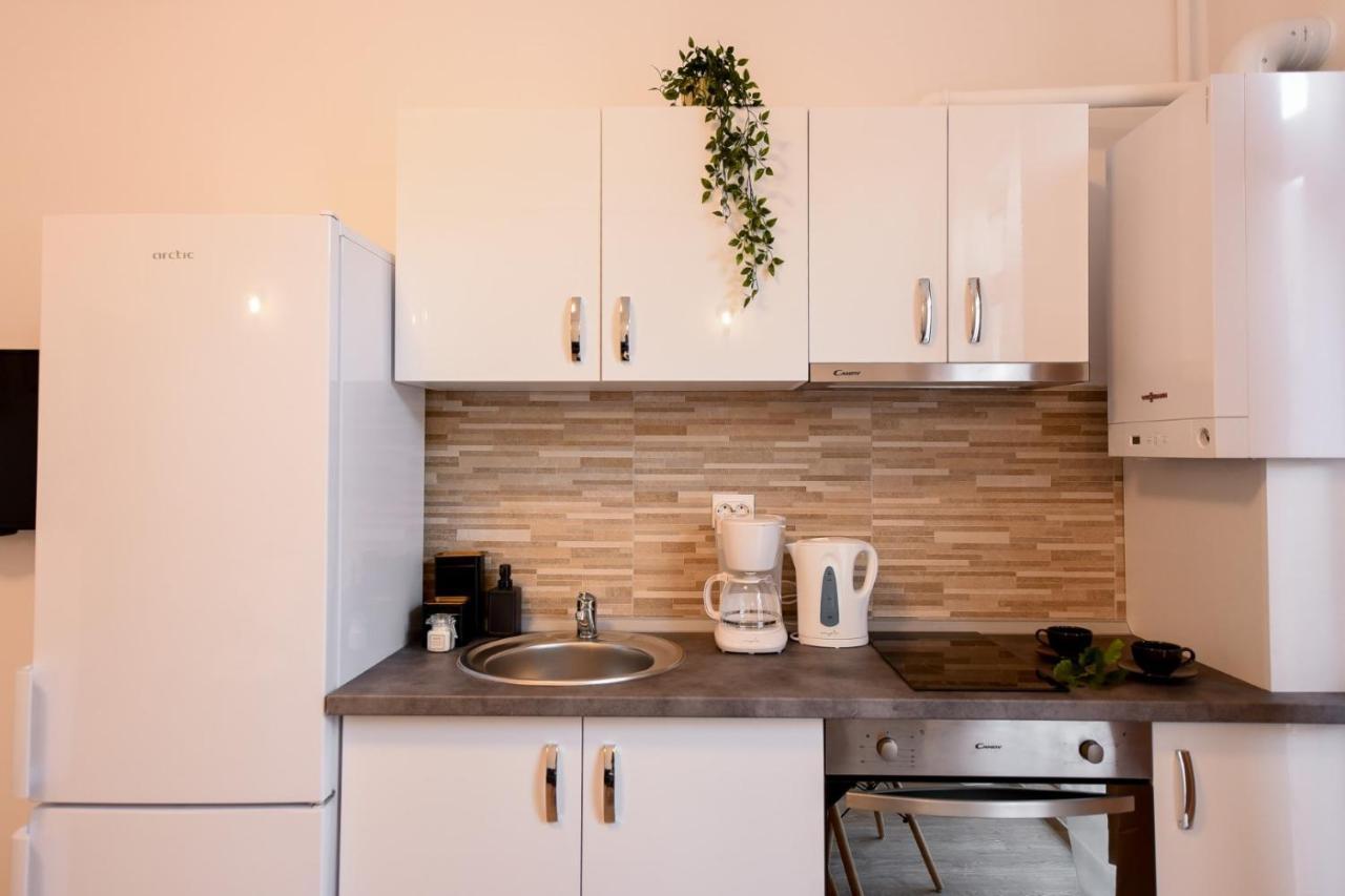 בוקרשט Cozy 1Br Escape - Apartment With Charming Balcony Near Universitate מראה חיצוני תמונה