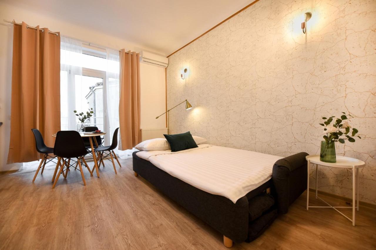 בוקרשט Cozy 1Br Escape - Apartment With Charming Balcony Near Universitate מראה חיצוני תמונה