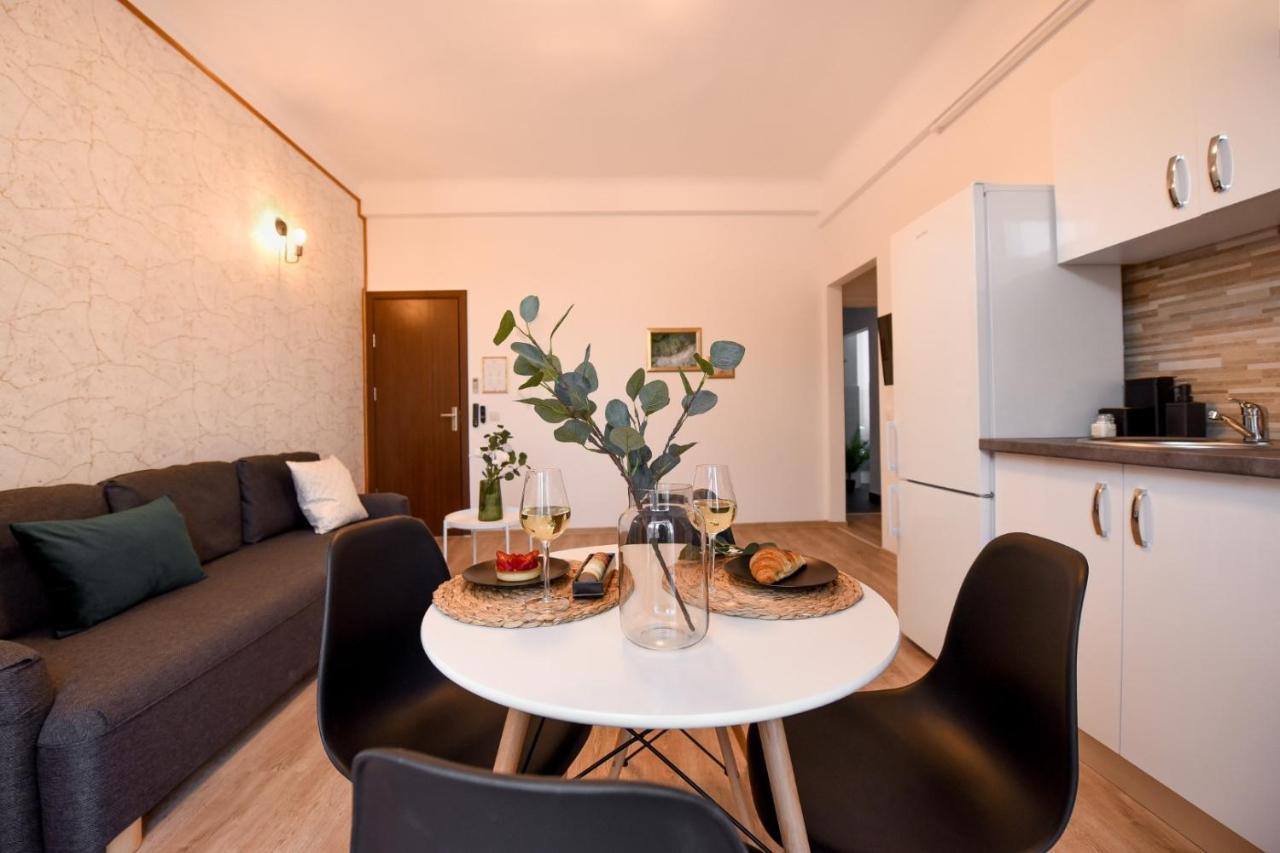 בוקרשט Cozy 1Br Escape - Apartment With Charming Balcony Near Universitate מראה חיצוני תמונה
